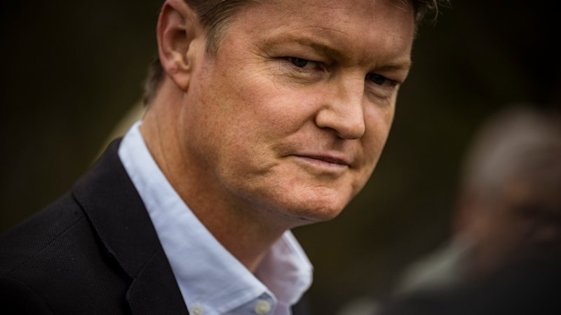 ‘Shameful con’: Labor proposes last-minute change to IBAC reform
