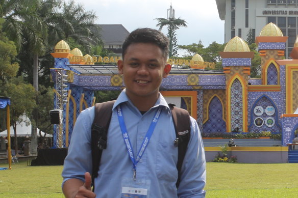 Indonesian international student Najamuddin Idris has abandoned his planned Masters of Laws at Melbourne University and will instead relocate to the UK, which is allowing international students into the country.
