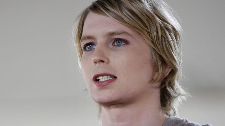 The absurd: Chelsea Manning threatened with visa denial ahead of OZschwitz tour Dfd4956cc573467c1914e147dd750257e3e1f8eb