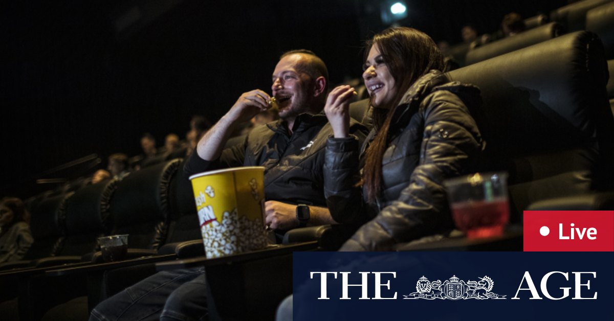 Melbourne, złagodzenie ograniczeń regionalnych w Wiktorii;  Powiększanie czepków pubowych, restauracyjnych, weselnych, pogrzebowych;  wznowić sporty halowe;  Zwiększenie liczby spotkań towarzyskich;  Ponowne otwarcie kin Ponowne otwarcie sklepów detalicznych