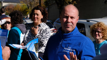 A close contest between Monique Ryan and Josh Frydenberg in Kooyong has become hand-to-hand battle at the electorate’s pre-polling booth in Hawthorn.