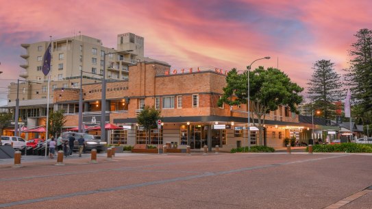 The Port Macquarie Hotel sold to a Sydney hotelier.