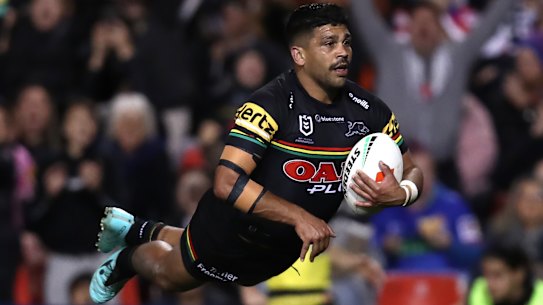 Tyrone Peachey dives over for a Panthers try against the Knights.