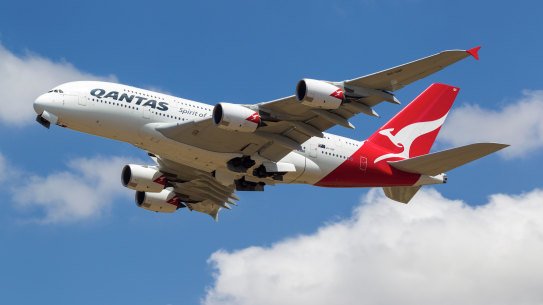 The federal government continues to struggle to explain its decision to protect Qantas from competition from Qatar Airways.