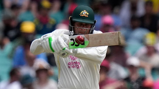 Usman Khawaja pulls at the SCG. 