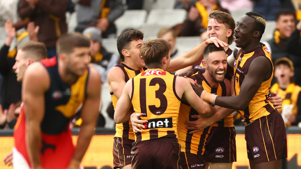 AFL 2024 round 12 LIVE updates: Rising Hawthorn claim another victim, Jiath reported