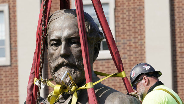 Robert E. Lee statue removed from ex-capital of Confederacy