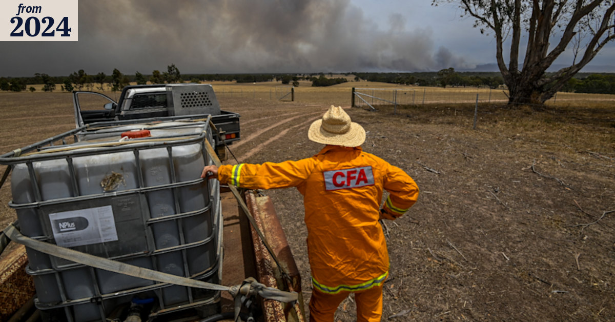 Grampians bushfire 2024: CFA volunteers and locals try to fight