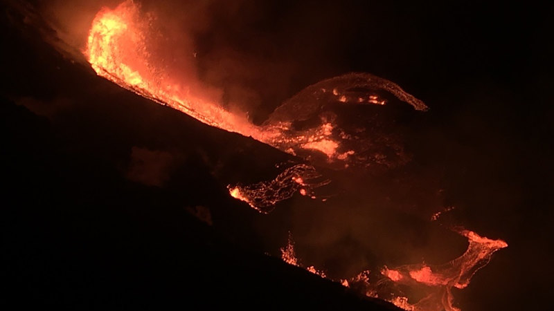Hawaii S Kilauea Volcano On Big Island Erupts Before Earthquake
