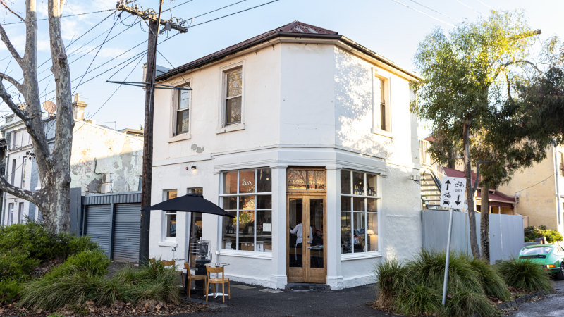 Daffodils, olive oil, custard cake: This tiny restaurant in a corner store is a pot of gold