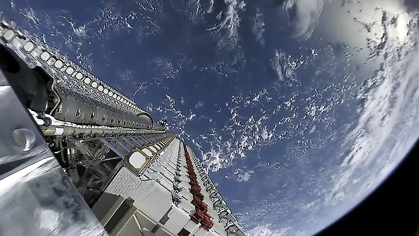 elon musk s next big thing 40 000 satellites beaming broadband