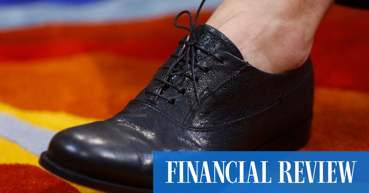 Fashion advice: The rules for men and women on how to wear socks in the office - Vimarsana News