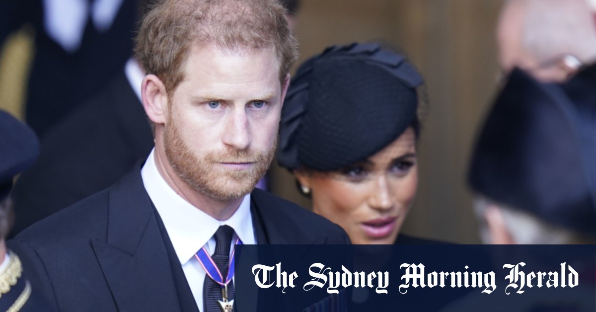 Принц Гарри подал в суд на издателя Mail on Sunday за клевету из-за статьи о безопасности.