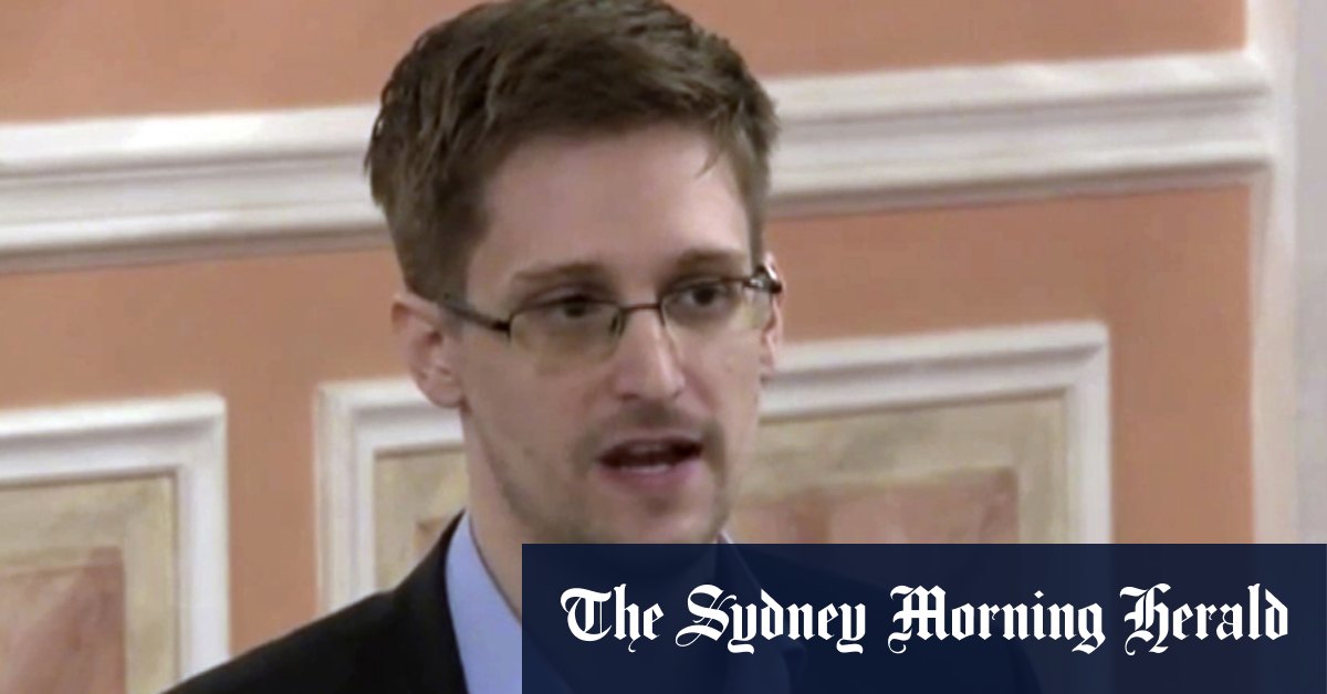 Edward Snowden granted Russian citizenship