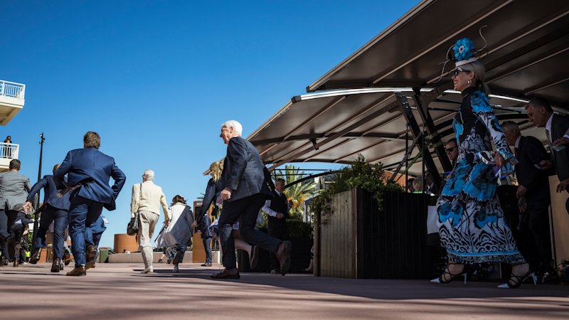Caulfield Cup 2026 opens gates to thousands of racing fashion enthusiasts (australia) — SMH