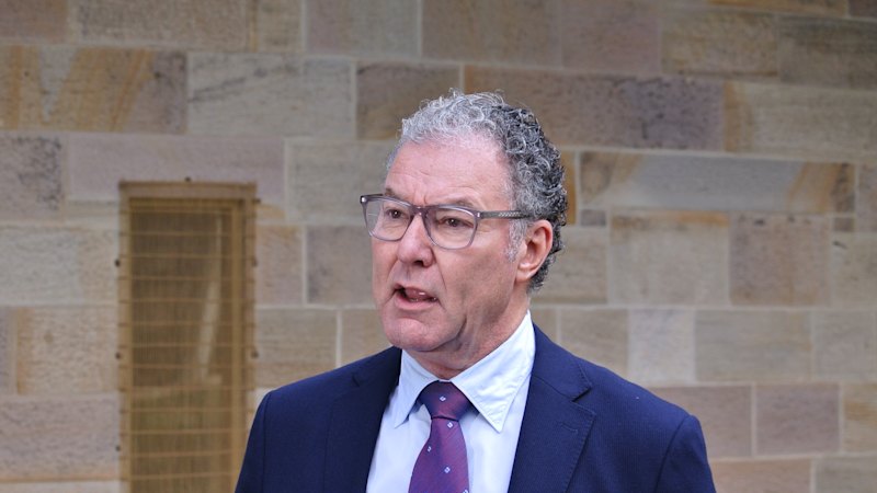 Teacher aides, school cleaners poised to accept state wage deal