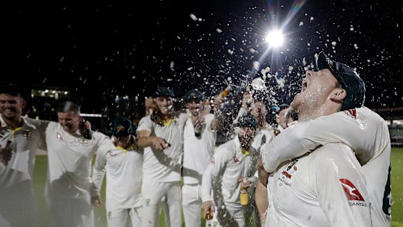 Australia celebrate their Ashes triumph.