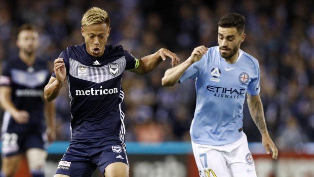 Keisuke Honda of the Victory (left) and Anthony Caceres of City contest the ball at Marvel Stadium.