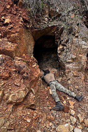 The police are looking for a cave near Porpunkah.