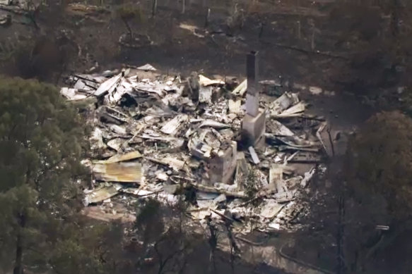 A bushfire has destroyed several homes at Pomonal, near the Grampians National Park.
