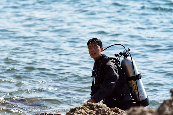 Hwang police jun-ho (wi joon) is not implied in their pursuit of finding his brother.