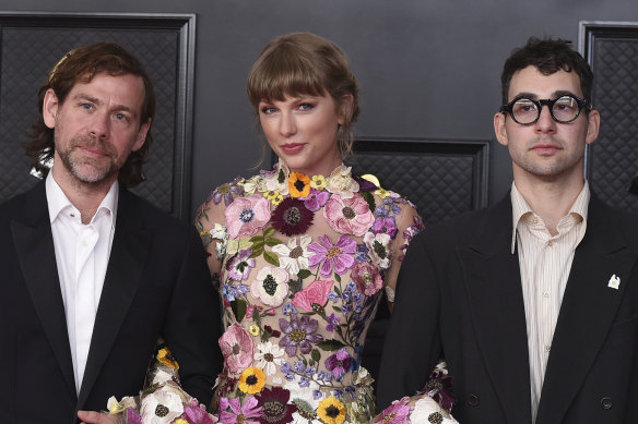 Aaron Dessner, left, with Taylor Swift and collaborator Jack Antonoff  at the Grammy Awards in March. 