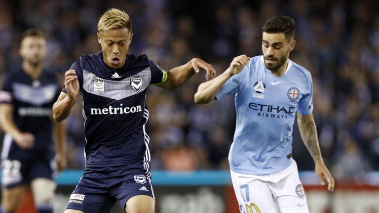 Keisuke Honda of the Victory (left) and Anthony Caceres of City contest the ball at Marvel Stadium.