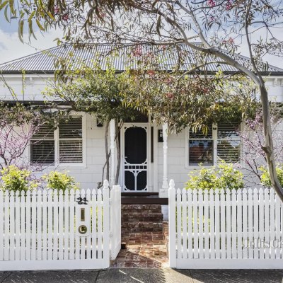 Thornbury home sells for $2.6 million as floods keep some buyers at bay