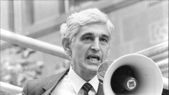 Ted Mack at a street meeting of residents objecting to development in their area in 1982.
