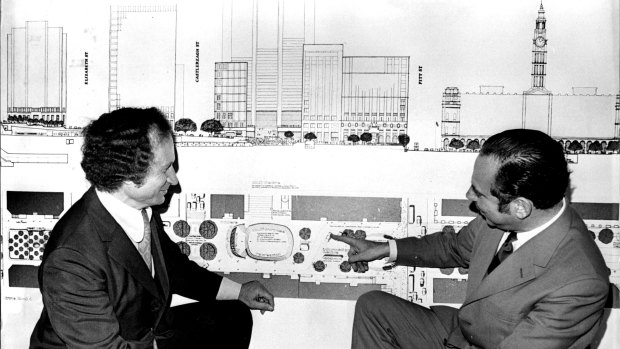 Aldermen Leo Port and Andrew Briger with a plan for the proposed pedestrian way for Martin Place in November 1972.