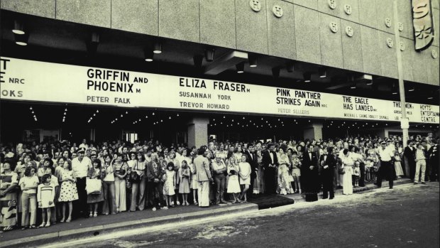 Large queues outside the Hoyts Cinema Centre in 1977.