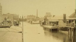 Looking down Albert Street's Frog Hollow   during the 1893 Floods towards the Oriental Hotel on Mary Street.