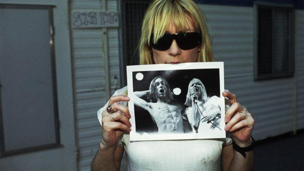 Kim Gordon holds a photo of herself with Iggy Pop: "I like a certain amount of tension in music."