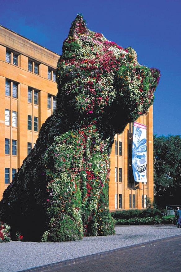 Gardeners who tended Jeff Koons' 1995 work Puppy will be included in Frankovich's performance.