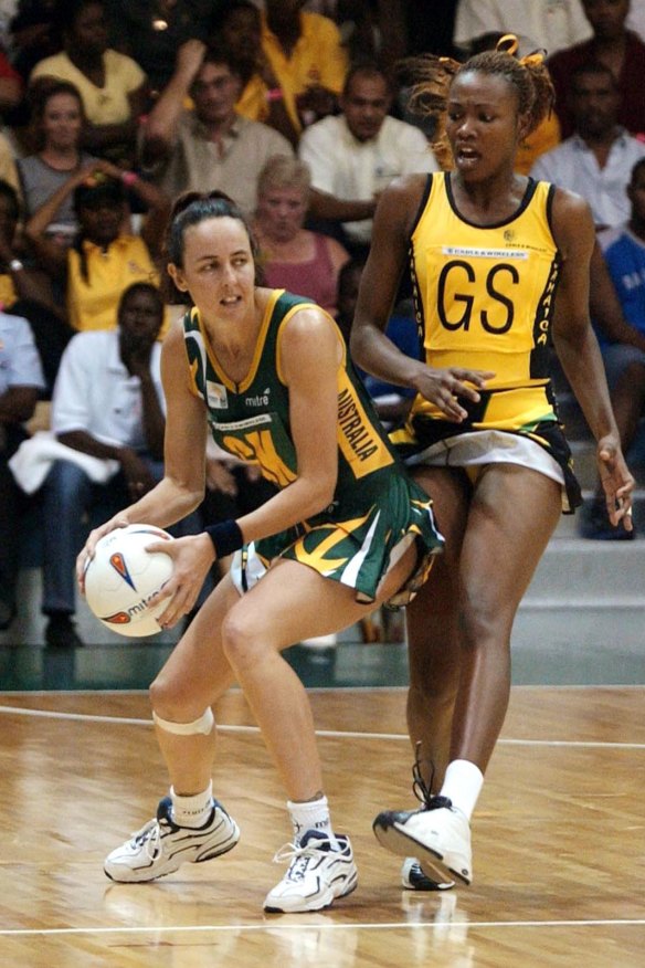 Liz Ellis (left) in 2003. She later had a knee reconstruction, in part because of a torn ACL. 