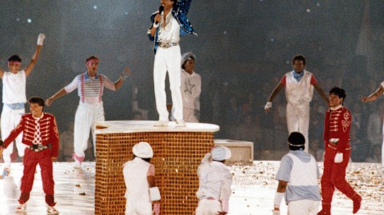 American singer Lionel Ritchie performs during the closing ceremony of the 1984 Summer Olympics Games in Los Angeles.