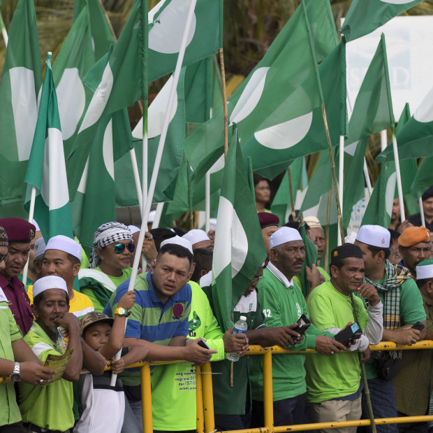 Support has grown for the Pan-Malaysia Islamic Party (PAS).