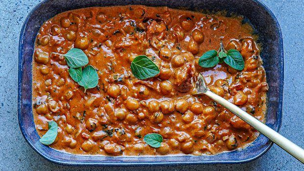Creamy marry me chickpeas has the big flavours of the original, minus the meat.