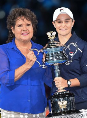 Evonne Goolagong Cawley presents Ash Barty with the 2022 Australian Open trophy.
