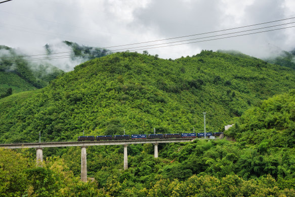 This smooth ride runs through 75 tunnels and over 167 bridges through fabulously rugged scenery of humped mountains and sluggish rivers. 