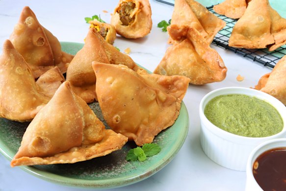 Coisas boas acontecem quando você frita massa… a samosa indiana.