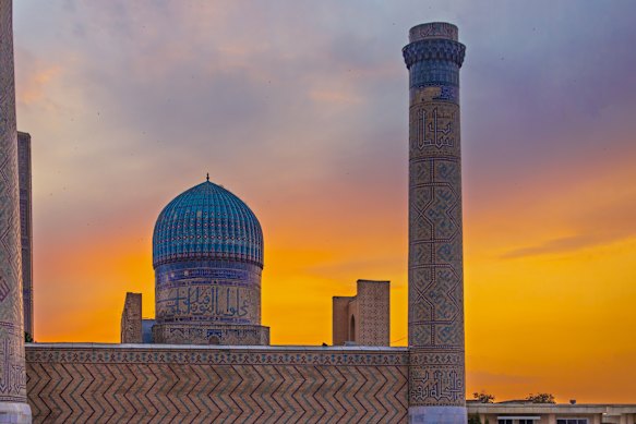 The Bibi Khanym Mosque at sunset.