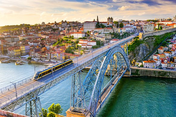 The spectacular Dom Luis I Bridge.