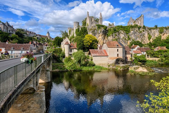 The pretty village of Angles-sur-l’Anglin is perched above the Anglin River.