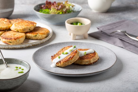 Kolokithokeftedes, pasteles tradicionales griegos de calabacín.