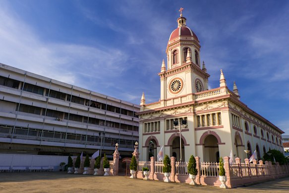 Santa Cruz Church, a legacy of 16th-century Portuguese missionaries.