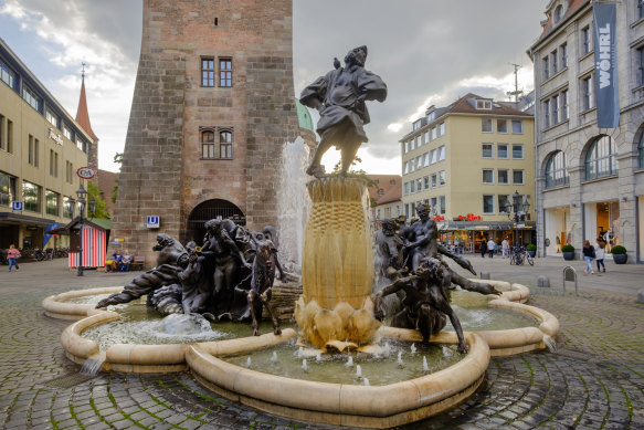 The “Ehekarusell” (Marriage Life Fountain) in the heart of Old Nuremberg.