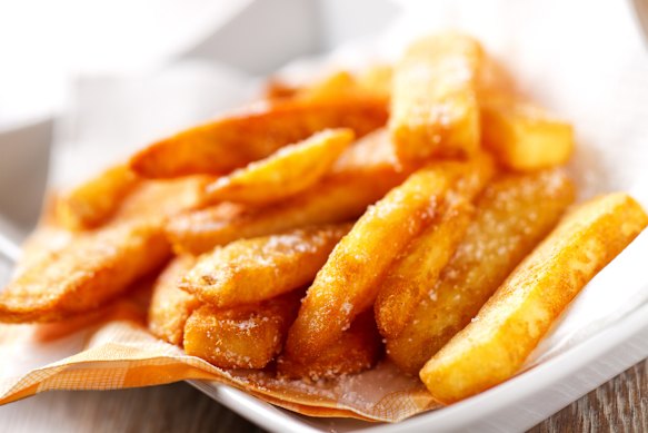 Podem ser batatas fritas, mas não são originárias da França.