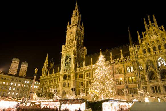 A magical time of the year ... Christkindlmarkt at Marienplatz.