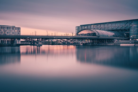 Sunset view across the River Spree to the Berlin Hauptbahnhof.